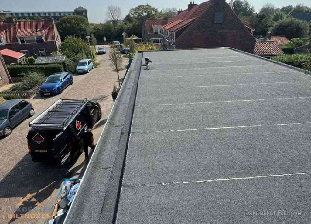 Nieuw bitumen plat dak met uitzicht over landschap in Bilthoven
