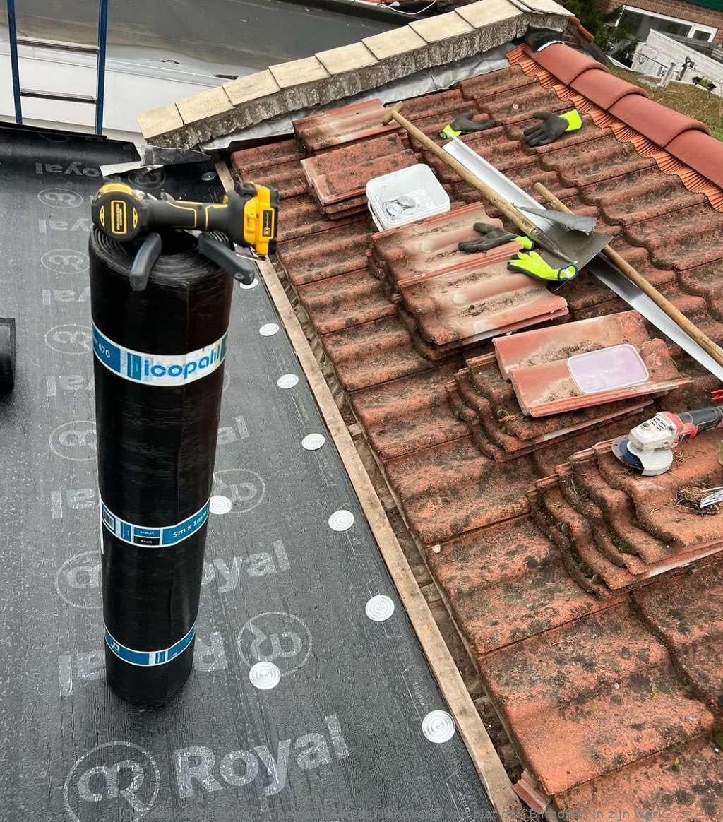 Hoe gaat een dakrenovatie van plat dak Bilthoven in zijn werk?